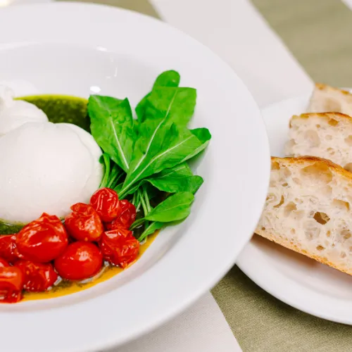 Burrata ao molho pesto