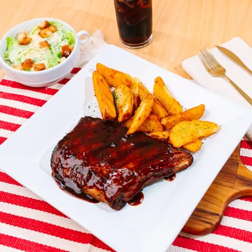 COSTELINHA AO BBQ ASSADA POR 12 HORAS